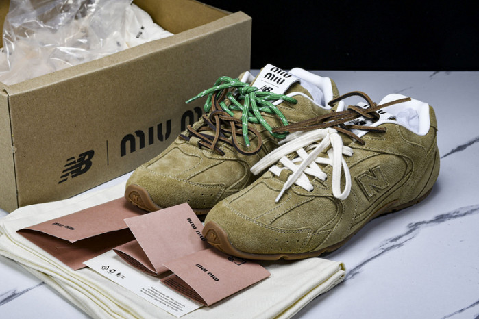 New Balance Miu