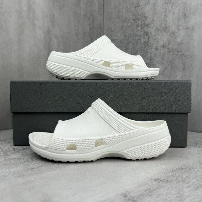 BLEN DESIGNER SLIPPERS