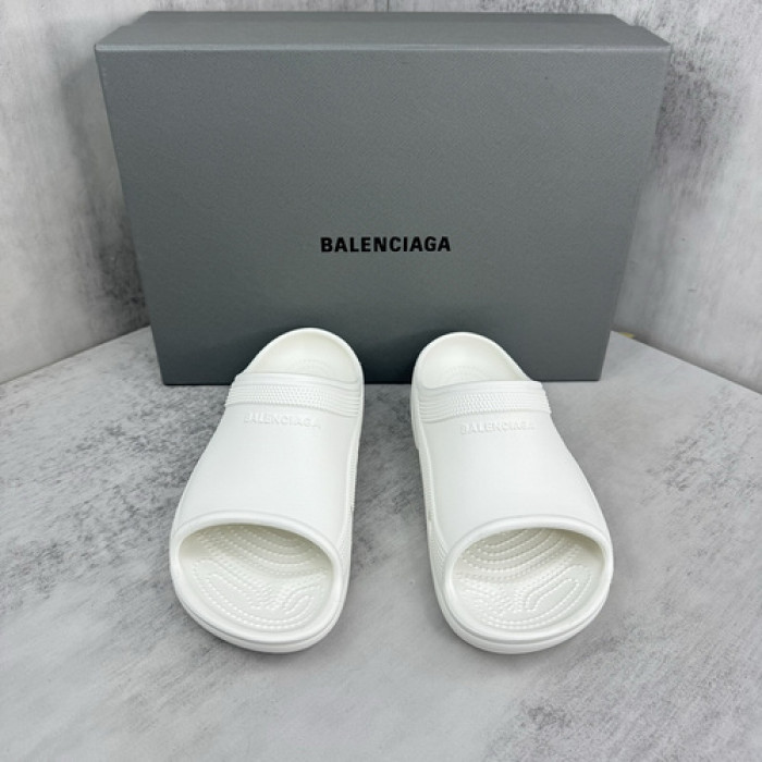 BLEN DESIGNER SLIPPERS