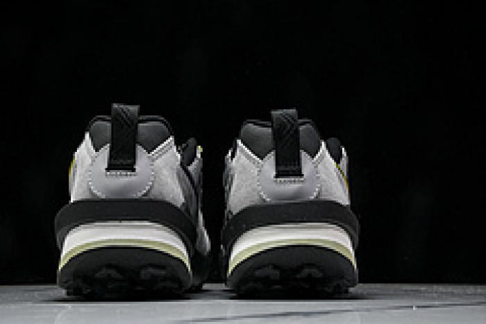 Sacai x Nike Zegamadome SP HQ8618 003